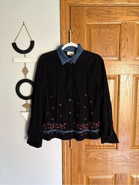 100% Cotton Black Button-Up Blouse with Denim Collar and Pink Embroidery
